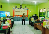 Perkuat Kesadaran Hukum di Dunia Pendidikan, Satbinmas Polres Pasuruan Beri Pencerahan kepada Guru dan Komite SMAN 1 Kejayan