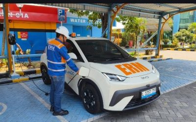 Dukung Pelabuhan Hijau, PT Terminal Petikemas Surabaya Konversi 25 Kendaraan Operasional ke Listrik