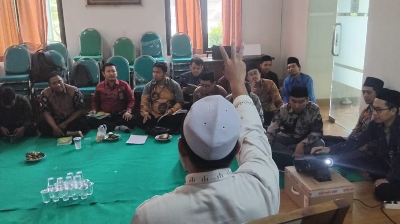 Jadi Prototype Literasi Keagamaan, PW APRI Jatim Gelar Kajian Kepenghuluan Ke-6 di KUA Kejayan