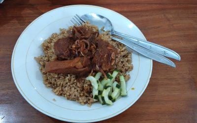 Lezatnya Nasi Kebuli: Perpaduan Gurihnya Rempah dan Daging Empuk yang Menggugah Selera