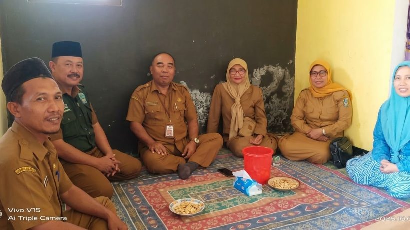 Wujud Empati, Kacabdin Pendidikan Wilayah Pasuruan Takziah ke Rumah Duka Siswa SMKN 1 Sukorejo