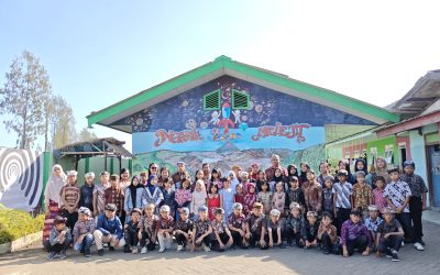 Peringati Hari Batik Nasional, Siswa SDN Ngadirejo I Belajar Membatik dan Berekspresi