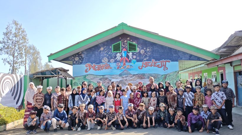 Peringati Hari Batik Nasional, Siswa SDN Ngadirejo I Belajar Membatik dan Berekspresi