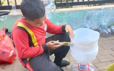 Inovasi Lingkungan SDN Kalipang 1 Grati: Sulap Galon Bekas Menjadi Pot Cantik Melalui Program “MASA SERUNI”
