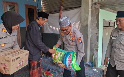 Polsek Prigen dan Kasat Binmas Polres Pasuruan Gelar Takziah ke Rumah Duka Siswa SMKN 1 Sukorejo Korban Pembunuhan