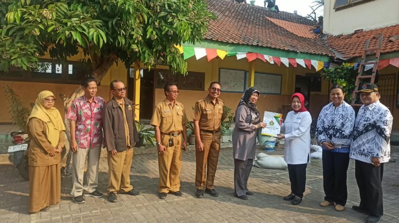 SMP PGRI Sukorejo Terima Bantuan Pasca-Kebakaran dari YPLP PGRI Jatim dan PGRI Cabang Sukorejo