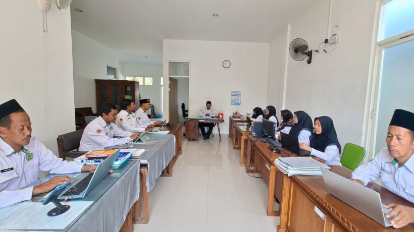 Rapat Evaluasi Kinerja, KUA Pusaka Grati Perkuat Kualitas Pelayanan Publik