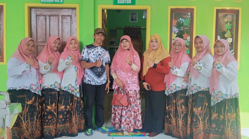 Kenalkan Budaya Sejak Dini, TK PGRI 2 Balunganyar Lekok Gelar Jalan Santai Berbusana Batik