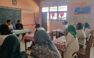 Sinergi Awal Tugas, Pengawas H. Syamsul Hadi Gelar Pembinaan Kedisiplinan ASN di SDN Ngadirejo I Tutur