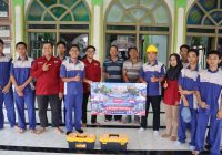 Wujud Nyata Pengabdian, SMKN 1 Sukorejo Gelar Layanan Servis Elektronik Gratis di Rumah Ibadah Sambut Hari Jadi ke-81 Provinsi Jawa Timur