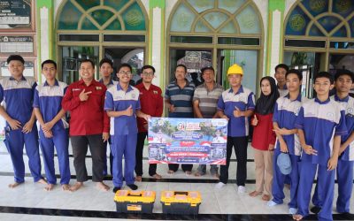 Wujud Nyata Pengabdian, SMKN 1 Sukorejo Gelar Layanan Servis Elektronik Gratis di Rumah Ibadah Sambut Hari Jadi ke-81 Provinsi Jawa Timur